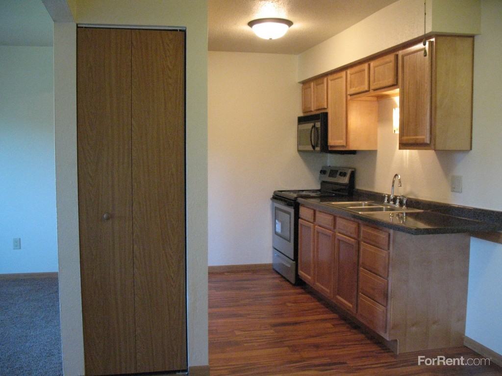 Piccadilly East Apartments 2750 Pickle Rd, Oregon, OH 43616 Zumper