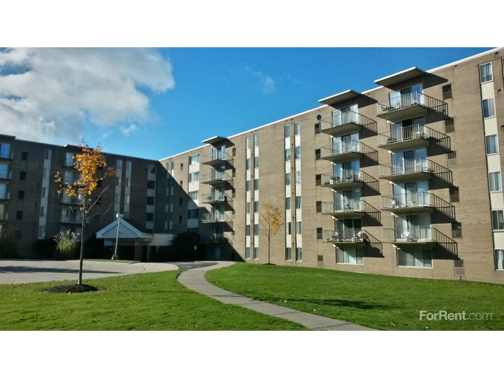 Highland Woods Apartments 4748 Country Ln, Warrensville Heights, OH