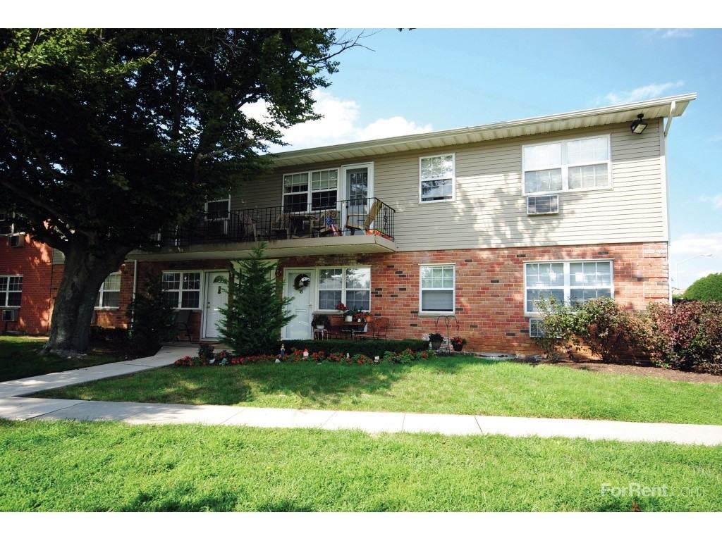 Cambridge Village /Yorkshire Village Apartments 81 Bowling Ln, Levittown, NY 11756 Zumper
