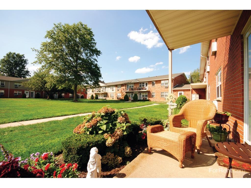 Cambridge Village /Yorkshire Village Apartments 81 Bowling Ln, Levittown, NY 11756 Zumper