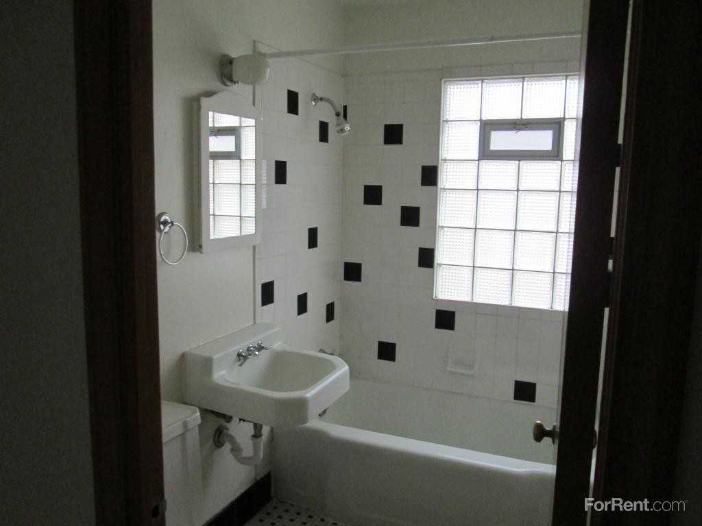 Bluemound Courtyard Apartments 232 N 75th St, Milwaukee, WI 53213 Zumper