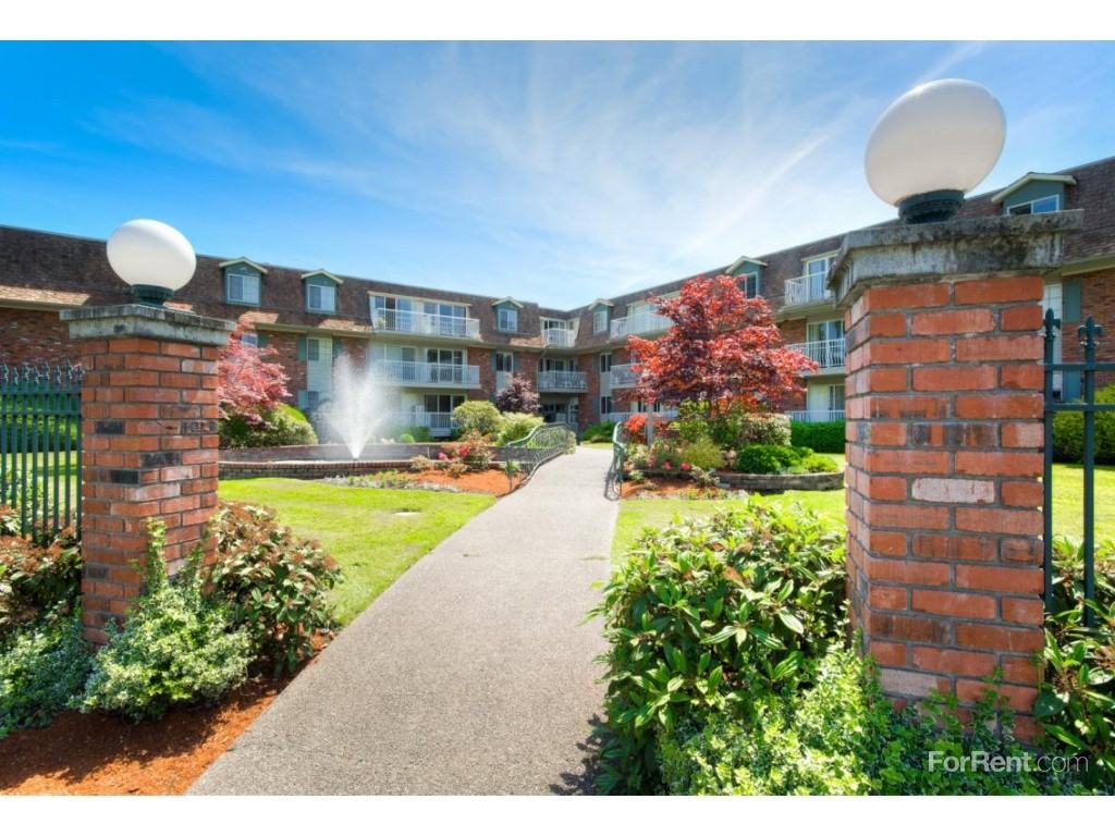 Fraser Tolmie Apartments 1701 Cedar Hill Cross Road, Saanich, BC V8P