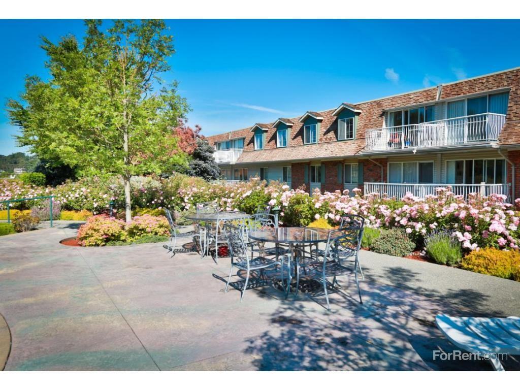 Fraser Tolmie Apartments 1701 Cedar Hill Cross Road, Saanich, BC V8P