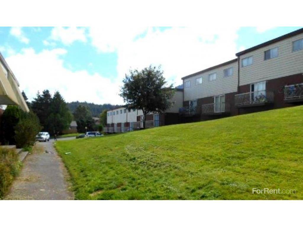 Cedar Ridge Townhomes Apartments 1600 10 Ave E, Prince Rupert, BC V8J