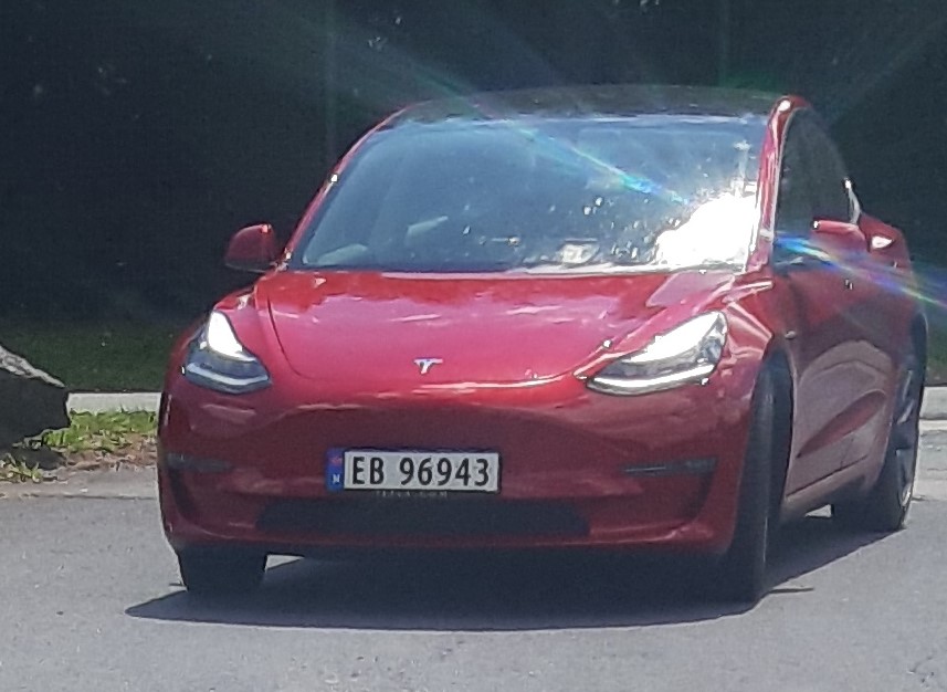 "EB 96943" photos Tesla Model 3. Norway