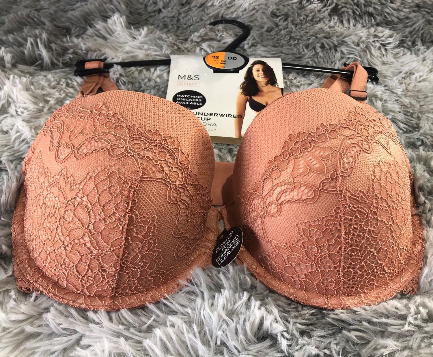 Marks & Spencers Brand New 32DD Bra Push Up Underwire Full Cup Dusky