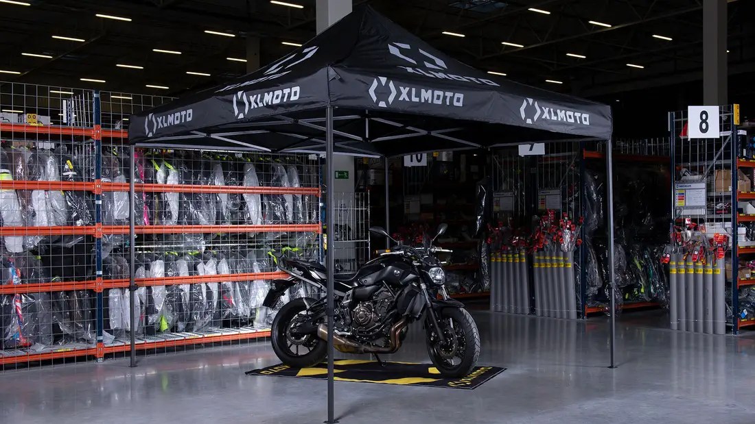 Das XLMOTO Rennzelt Ein Zelt für alle Fälle