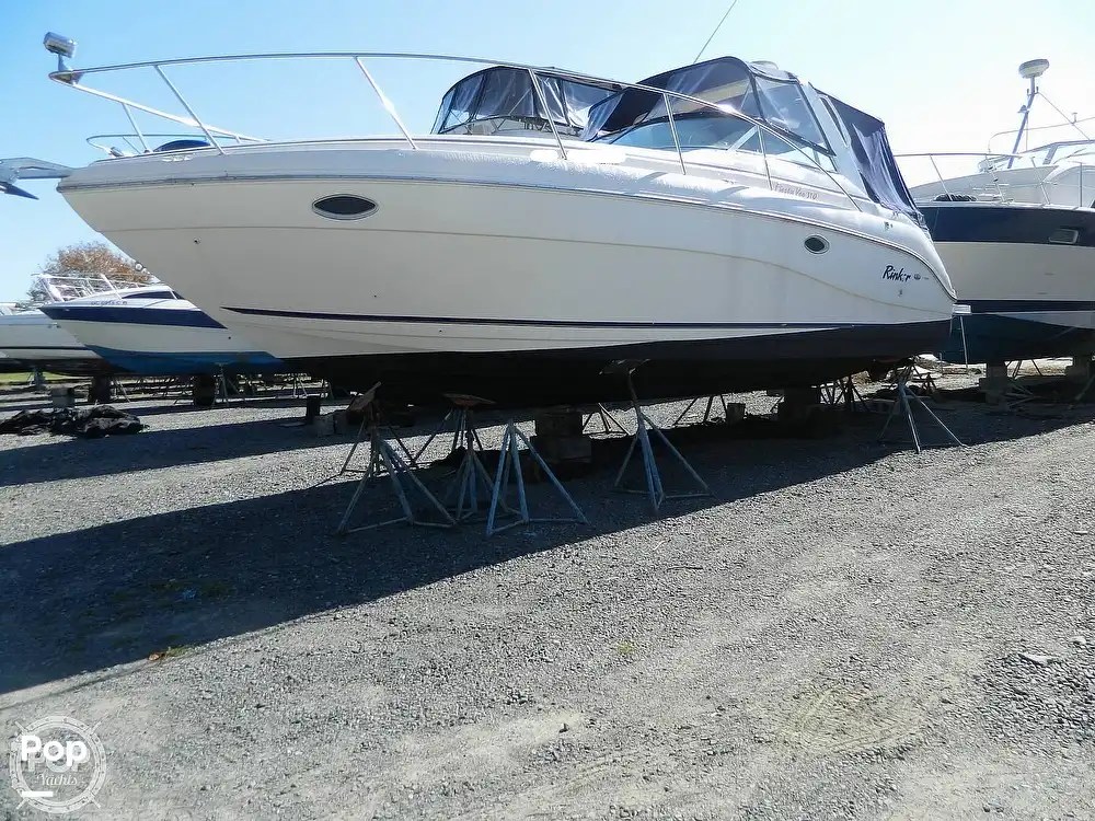 Rinker 310 Fiesta Vee Boat for sale in Quantico, VA for 27,800