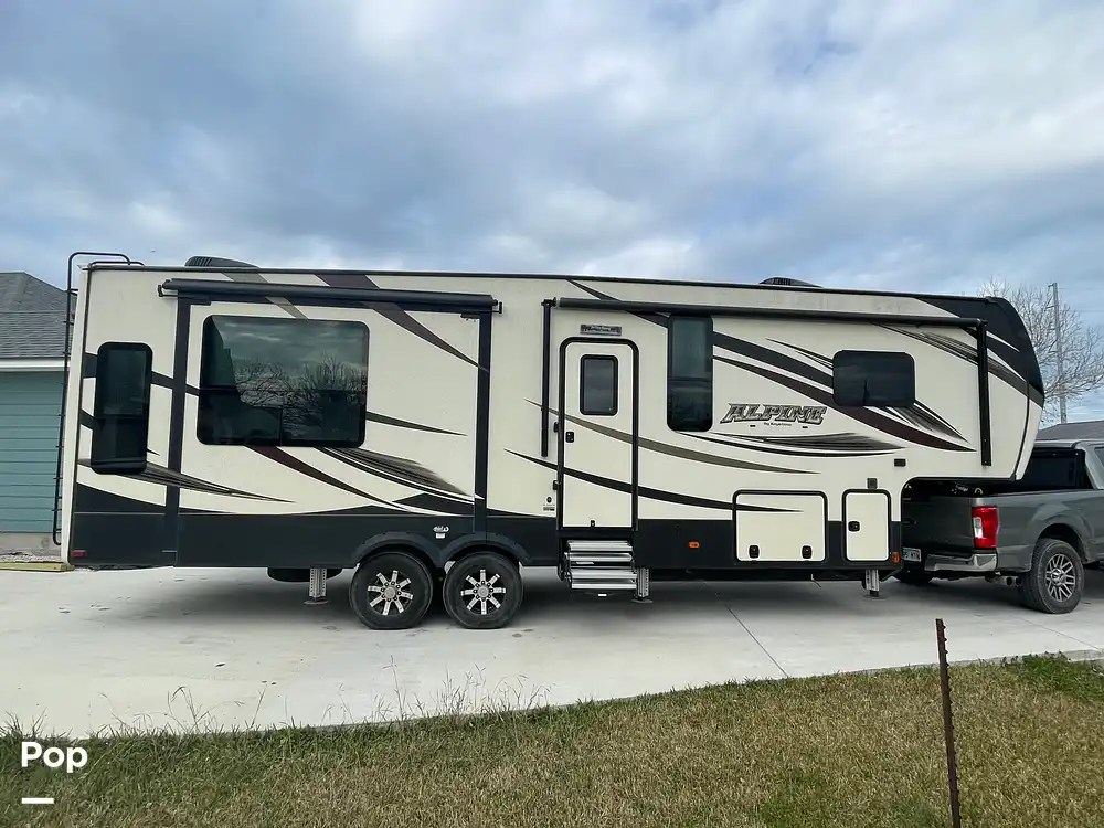 Alpine 3101RL RV for sale in Aransas Pass, TX for 50,000 269460