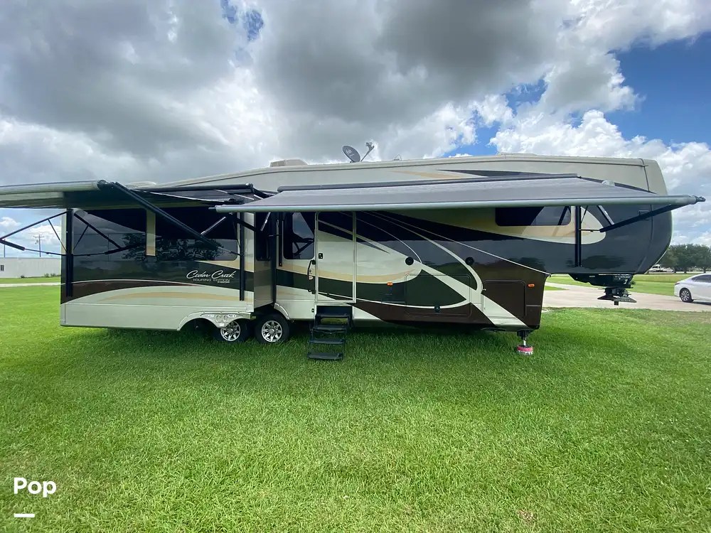 Cedar Creek 36CKTS RV for sale in Kaplan, LA for 53,400 288429 Pop