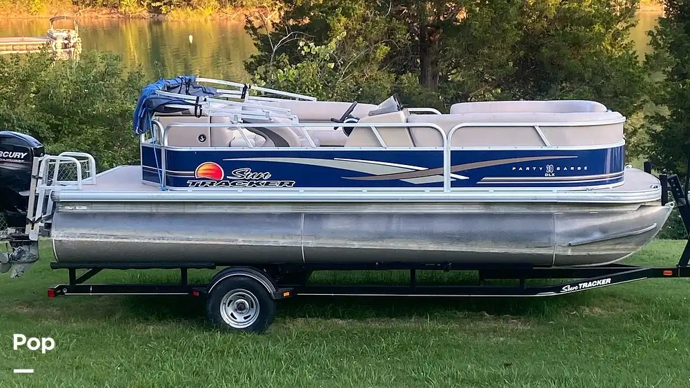 Sold Sun Tracker PARTY BARGE 20 DLX Boat in Dandridge, TN 303351