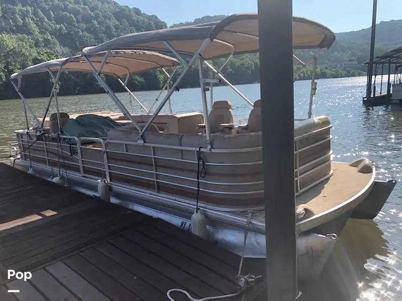 Godfrey Pontoon Sanpan 25 tritoon Boat Boat for sale in Fraziers Bottom