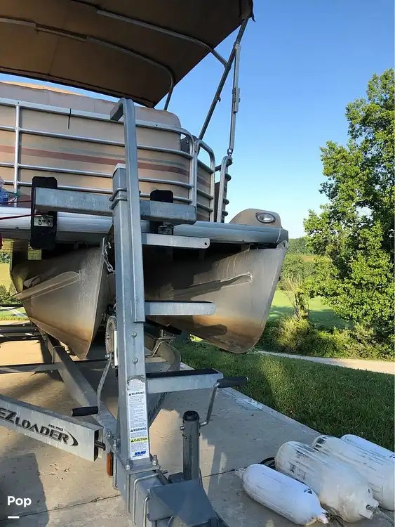 Godfrey Pontoon Sanpan 25 tritoon Boat Boat for sale in Fraziers Bottom