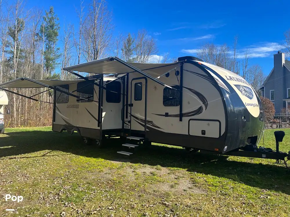 LaCrosse Lite 335BHT RV for sale in Orchard Park, NY for 33,800