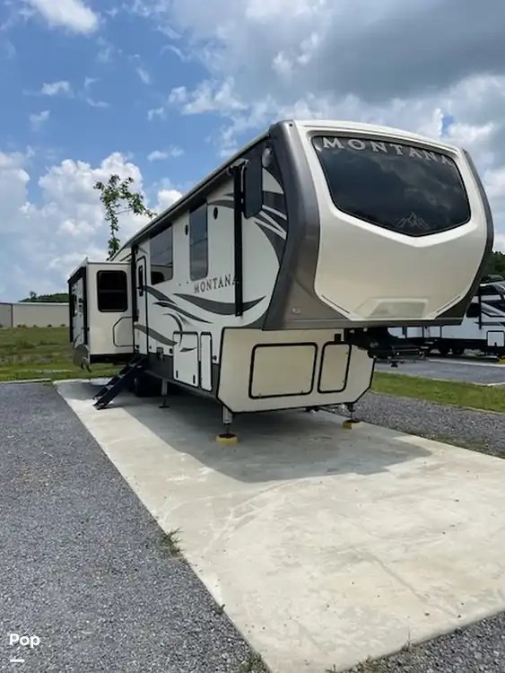 Inactive Montana 3811MS RV in Starkville, MS 332166 Pop Sells