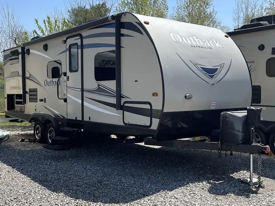 2016 Outback Ultra Lite 255UBH in Sunbury, Ohio | Pop Sells