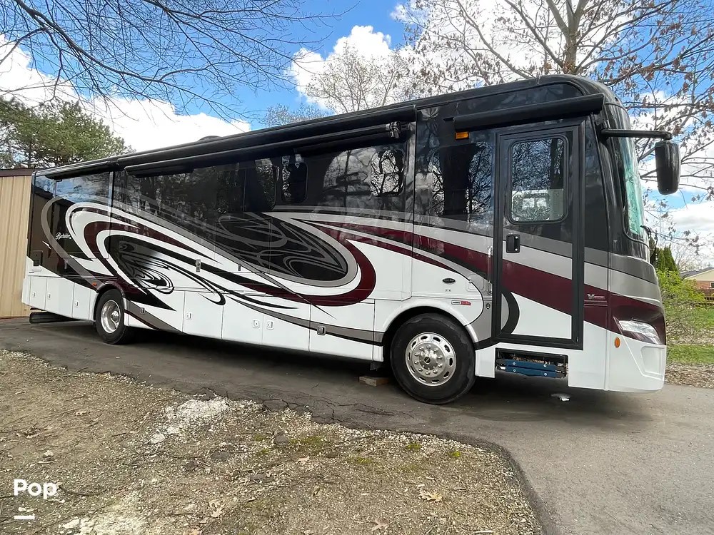 Berkshire XL 37A RV for sale in New Hudson, MI for 135,000 335743