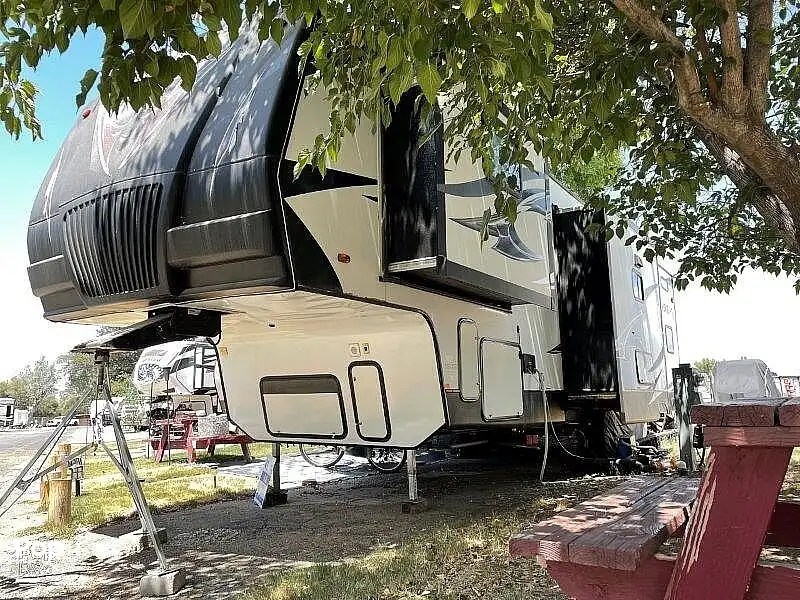 Inactive Vengeance 376V RV in Desert Hot Springs, CA 337105 Pop Sells