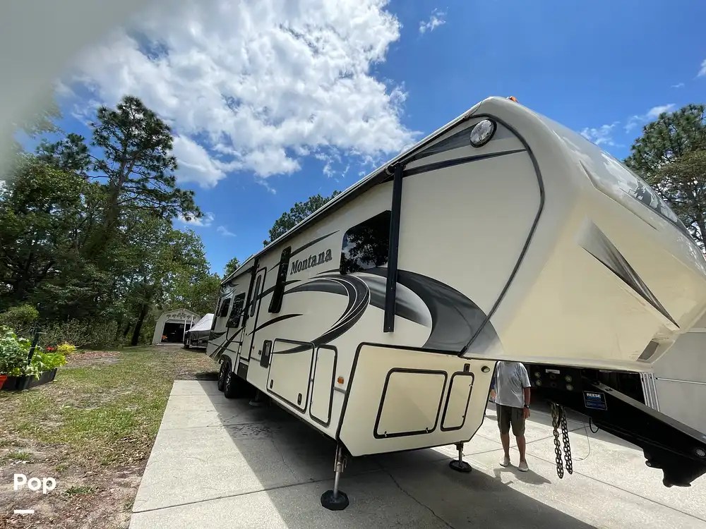 Sold Montana 3610RL RV in Beverly Hills, FL 339580 Pop Sells