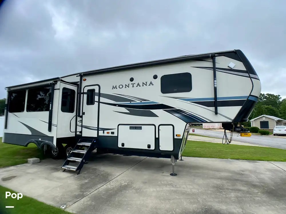 Inactive Montana 3121RL RV in Auburn, AL 340408 Pop Sells