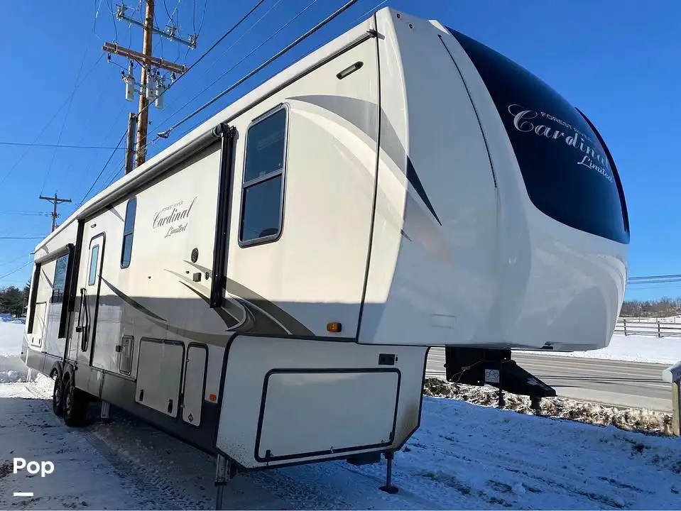 Inactive Cardinal Limited 377MBLE RV in Stockport, OH 341900 Pop Sells