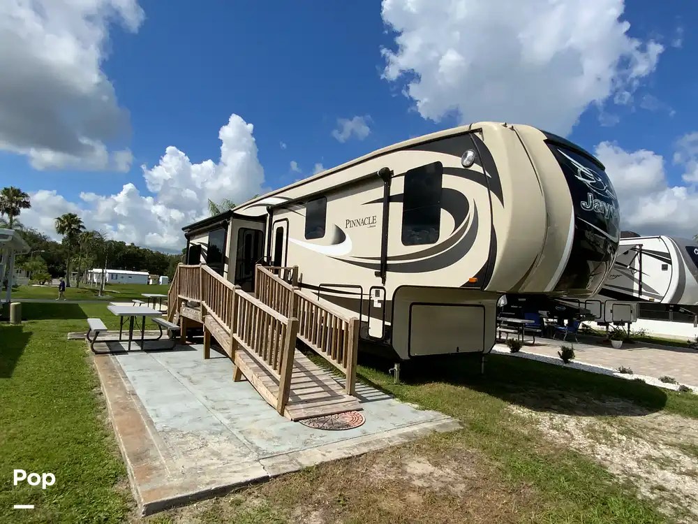 Sold Pinnacle 36RSQS RV in Zephyrhills, FL 344578 Pop Sells