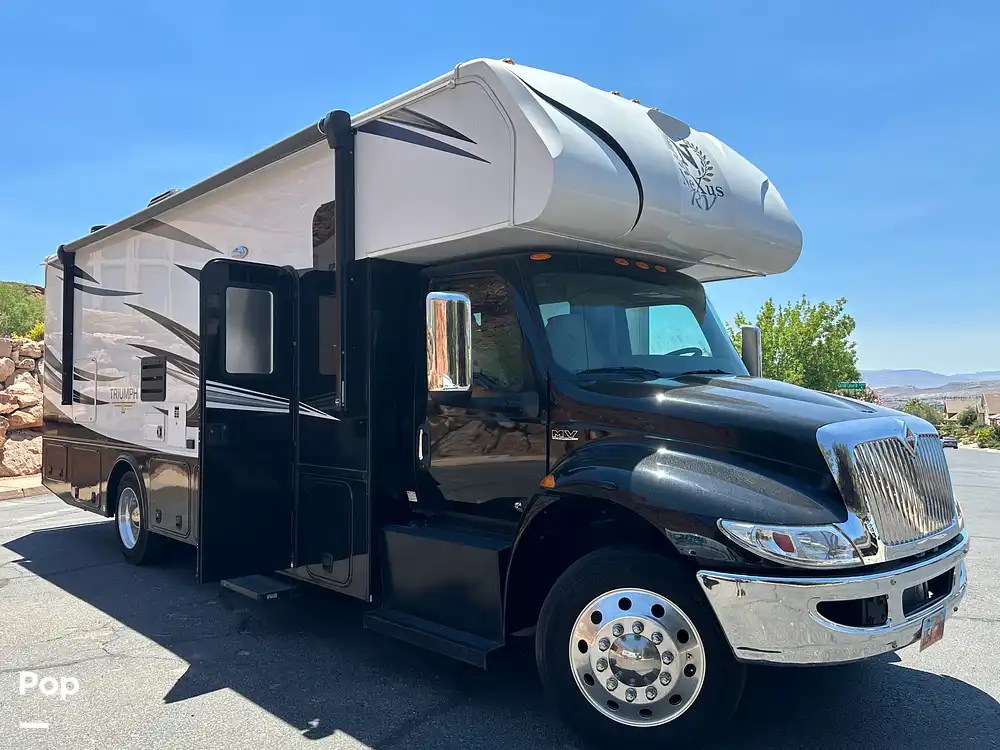 Inactive Triumph 32TSC RV in St. UT 346727 Pop Sells