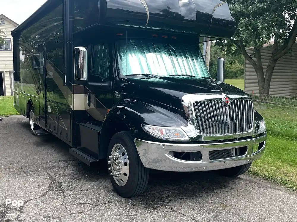 Triumph 34TSC RV for sale in Flat Rock, MI for 184,999 359437 Pop