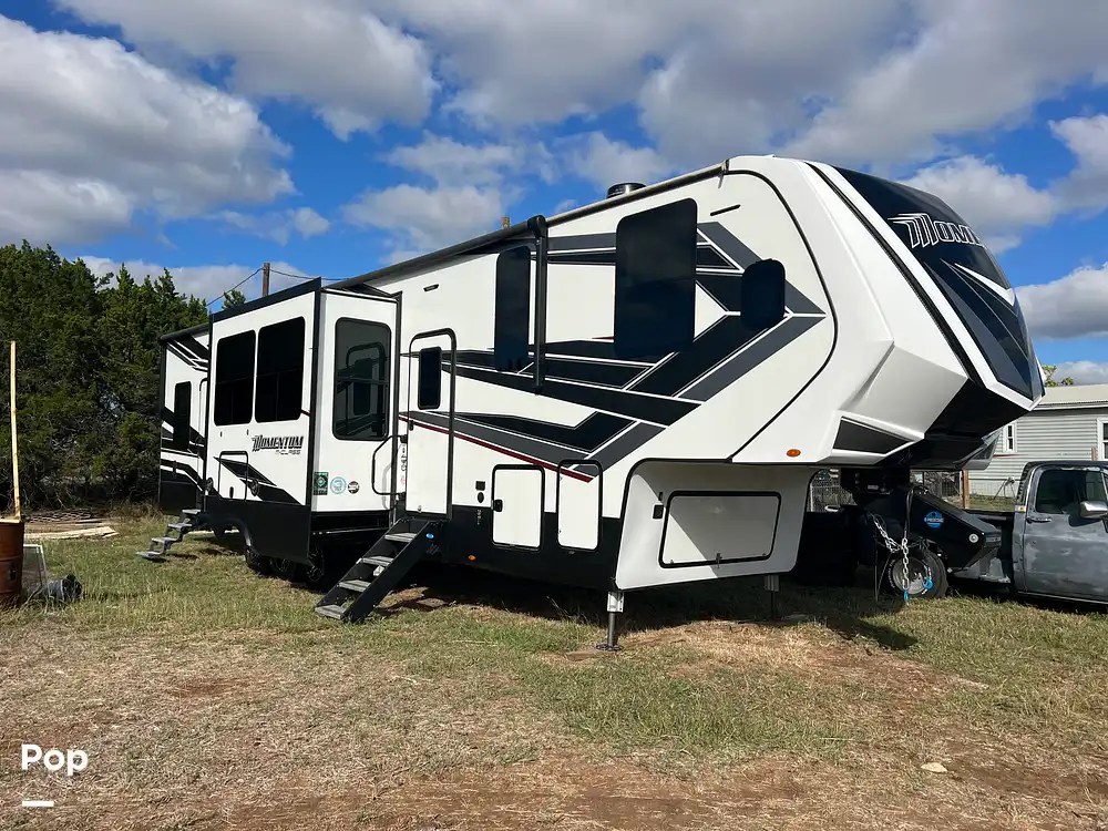 Momentum 381M RV for sale in Bandera, TX for 89,000 361486 Pop Sells