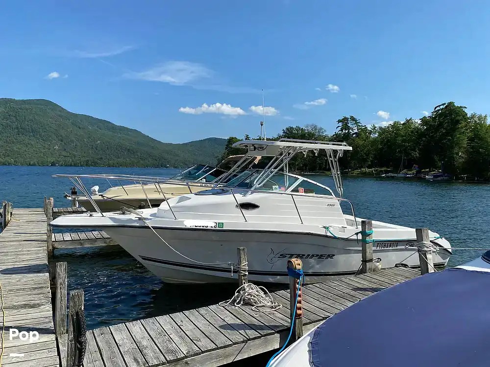 Inactive Seaswirl Striper 2301 WA Boat in Silver Bay, NY 361594
