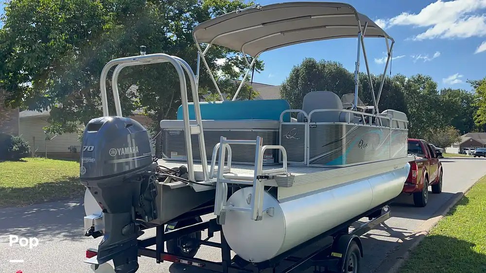 Sold Apex Marine Qwest Adventure Series 818 LANAI CRUISE Boat in Old