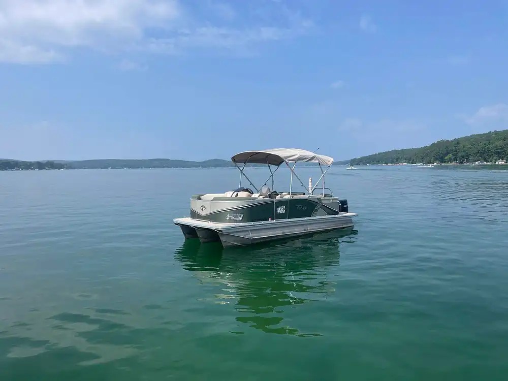 Tahoe 2185 LTZ Quad Lounger Boat for sale in Walloon Lake, MI for