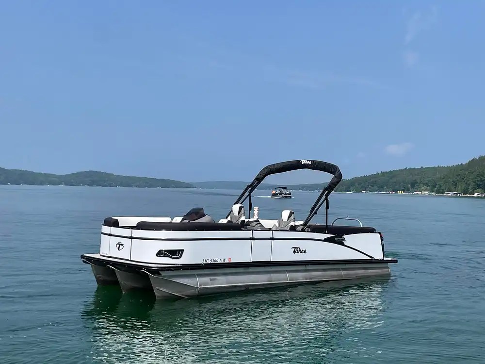 Inactive Tahoe 2585 Cascade Quad Lounger Boat in Walloon Lake, MI