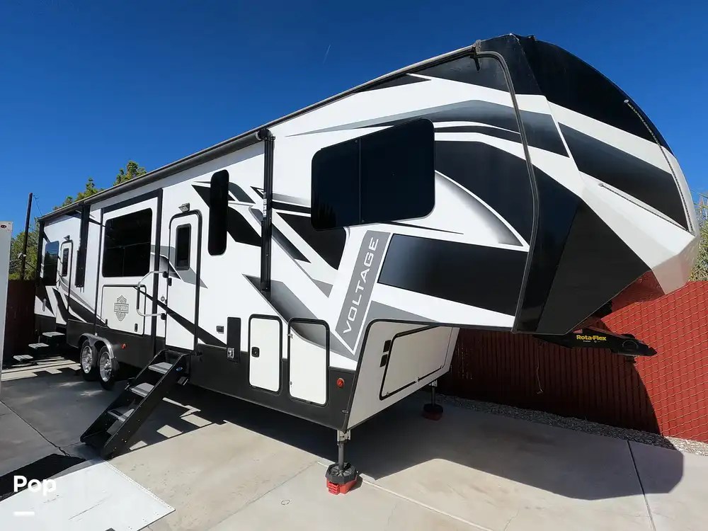 Voltage Fifth Wheel RV for sale in Hesperia, CA for 73,900 375271