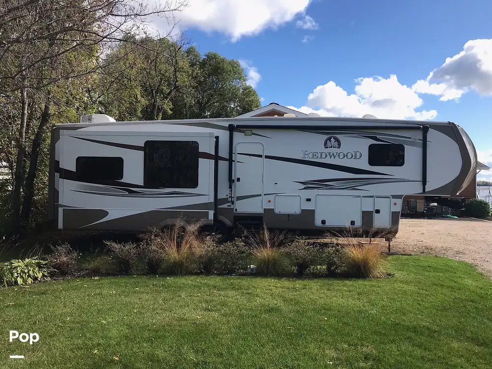 Redwood 36RE RV for sale in Lac Du MB for 37,800 375884
