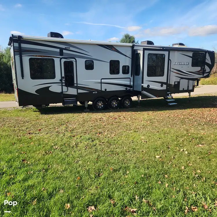 Cyclone 4005 toyhauler RV for sale in East Jordan, MI for 74,500