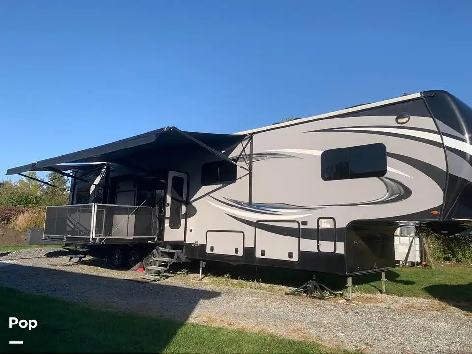 Seismic Fifth Wheel RV for sale in Dexter, NY for 66,700 377159