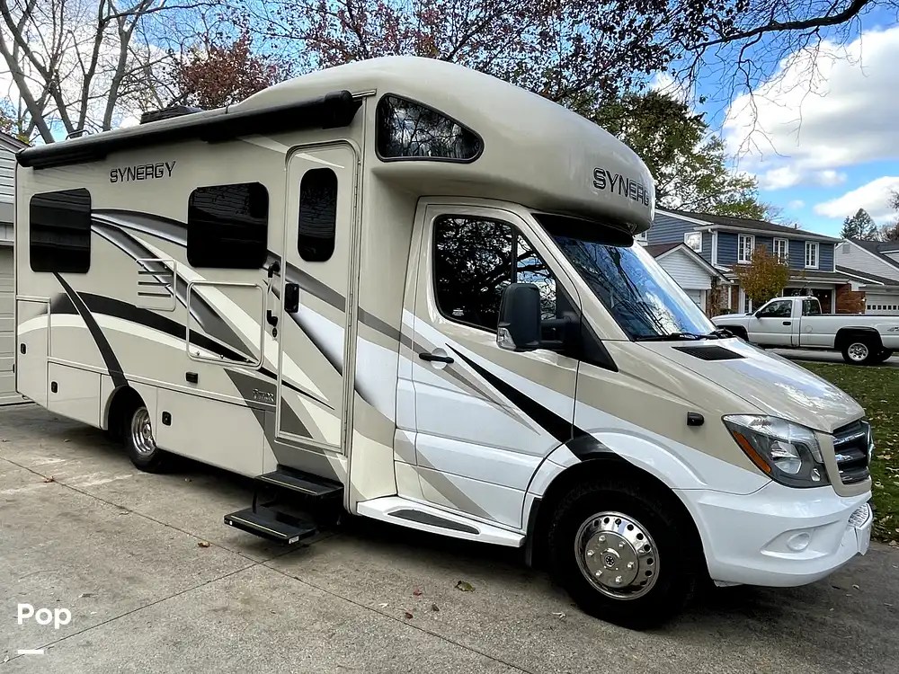 Inactive Synergy 24ST RV in Livonia, MI 378355 Pop Sells