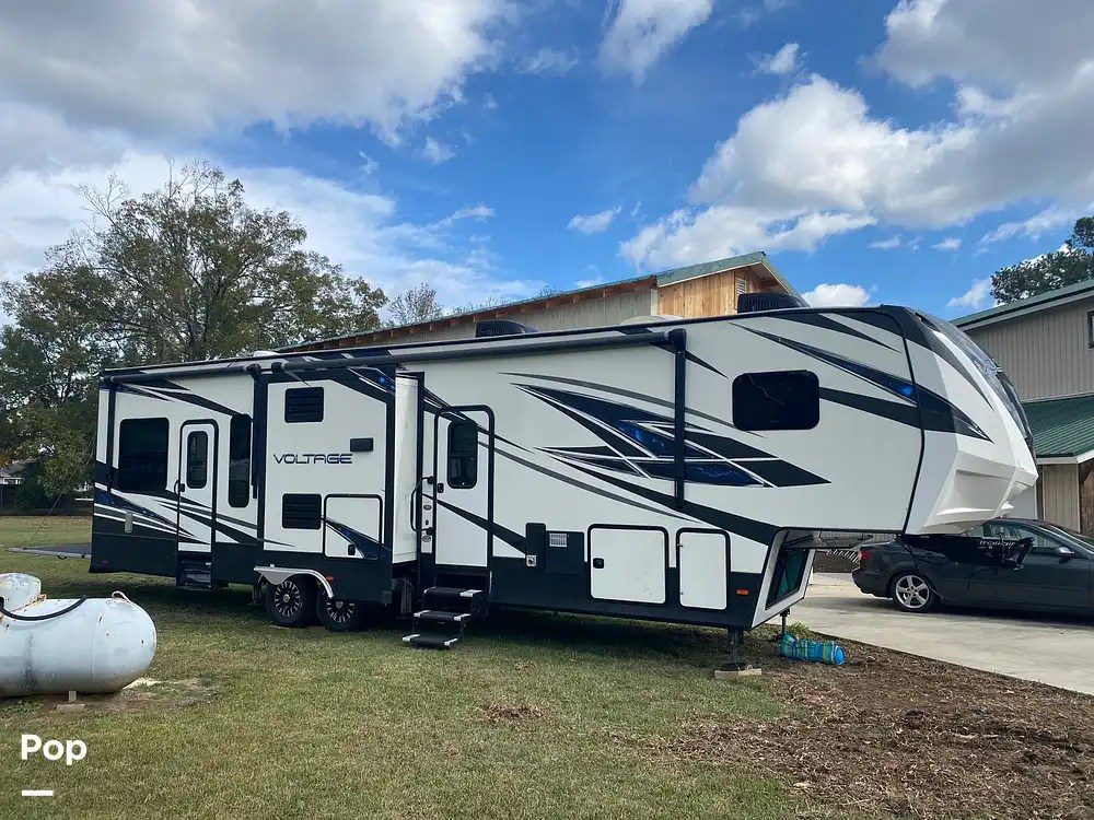 Voltage Fifth Wheel RV for sale in Prairieville, LA for 40,000