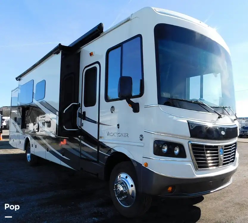 Vacationer 36X RV for sale in Hinkley, OH for 97,500 381049 Pop Sells