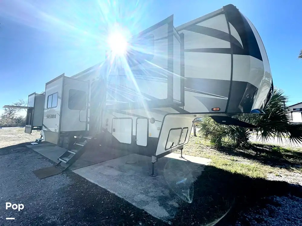 Forest River Sierra 38FKOK RV for sale in Tyndall Afb, FL for 49,500