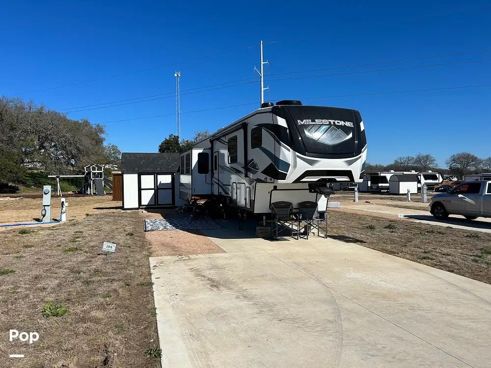 Milestone 377MB RV for sale in Austin, TX for 61,600 383734 Pop Sells
