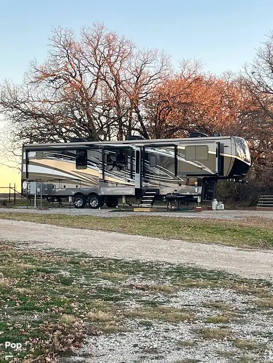 Landmark 365 Lafayette RV for sale in Alvord, TX for 106,000 387242 Pop Sells