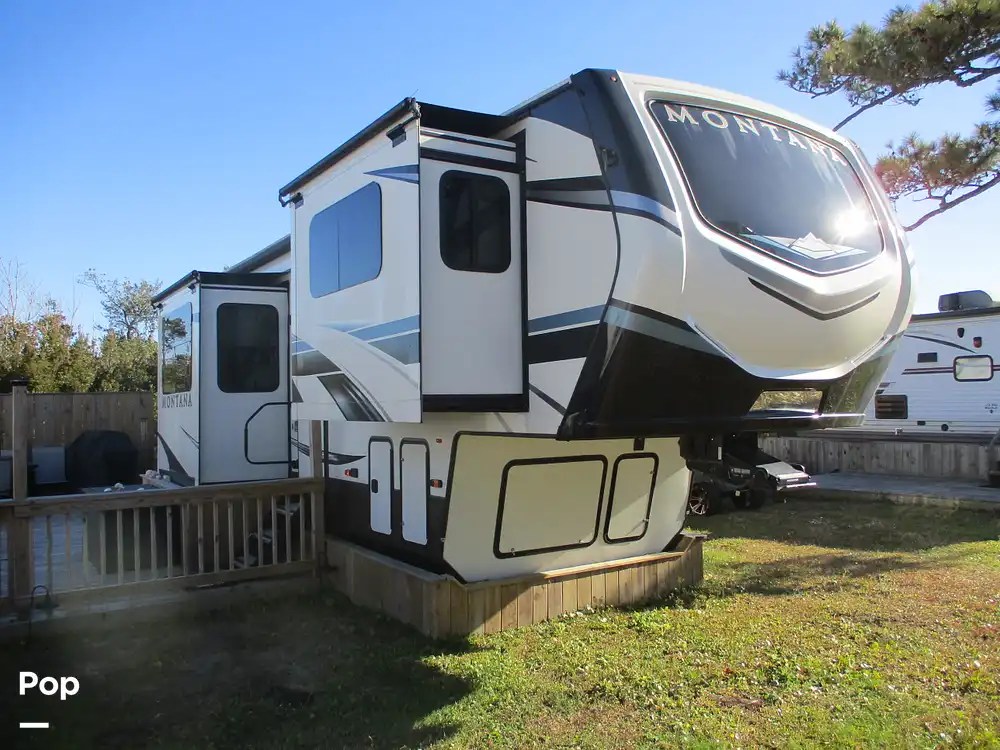 Montana 3761FL RV for sale in Mt Olive, NC for 70,000 387435 Pop Sells