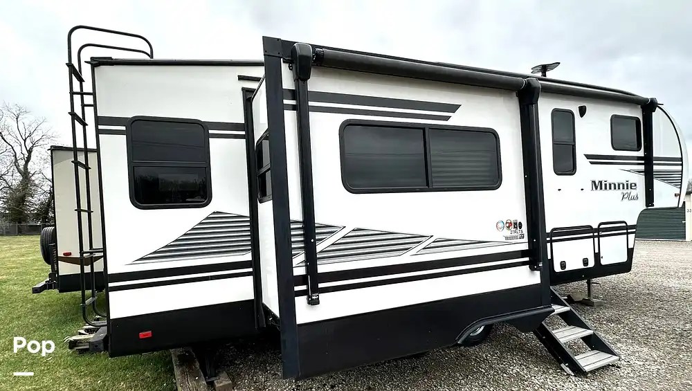 Minnie Plus 27RLTS RV for sale in Shelbyville, KY for 29,995 390371