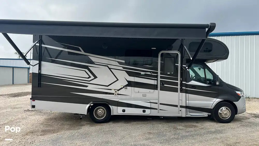Sunseeker 2400B RV for sale in Willis, TX for 125,500 397615 Pop Sells