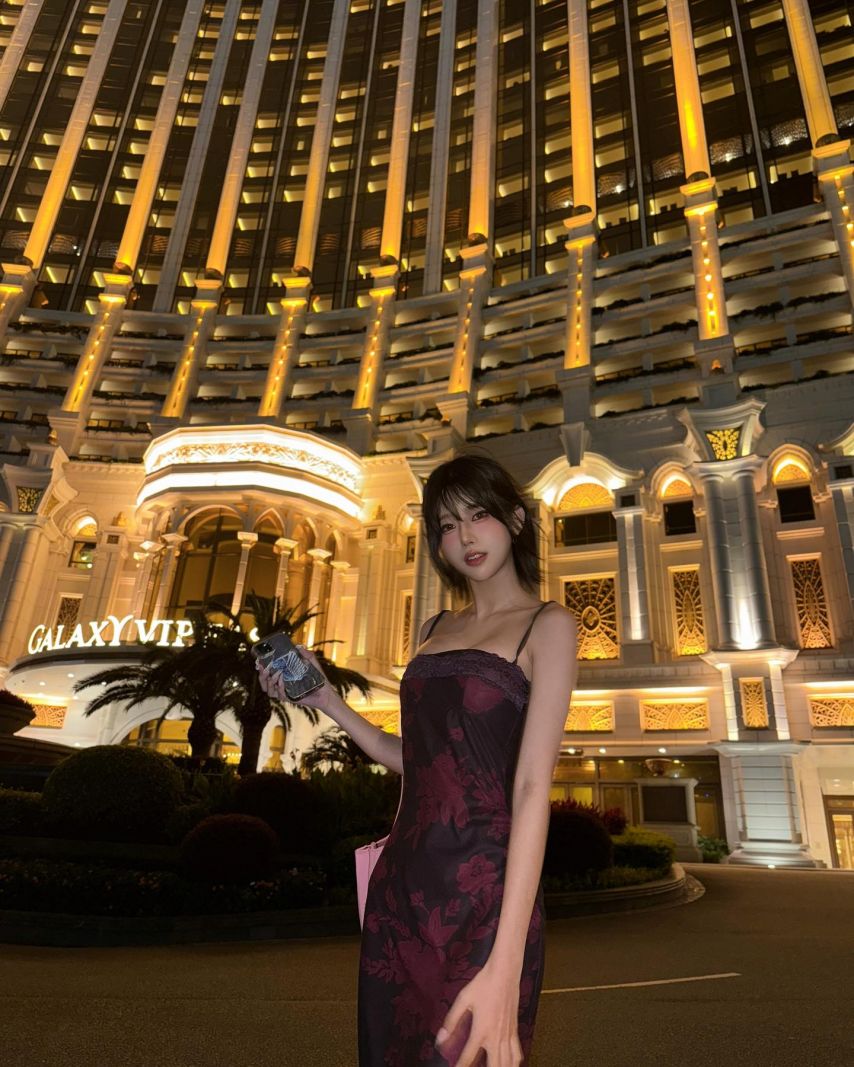 최솜이 침대위 끈나시 원피스 가슴골 > 인플루언서 | 짤티비 - JJTV.KR