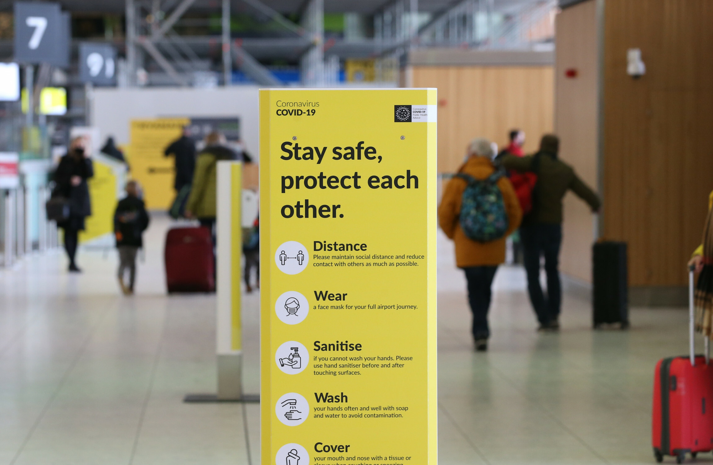 Tighter travel restrictions on arrivals from Britain into Ireland take