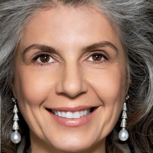 7 Gorgeous Gray Hair Makeovers - ZergNet