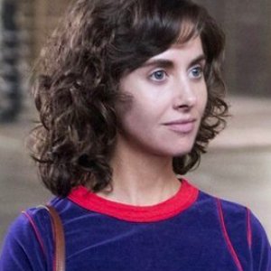 Why Alison Brie Is the Perfect Ruth for 'GLOW' - ZergNet